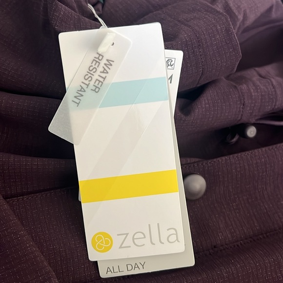 Commute Stowaway Hood Rain Jacket - Picture 7 of 7